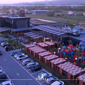Resort Nirvana & 
